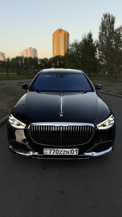 Mercedes-Maybach S-Class W223 — Спереди
