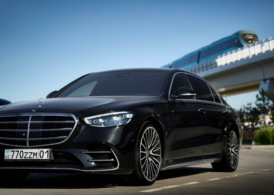 Mercedes-Benz S-Class W223 — Three-quarter view