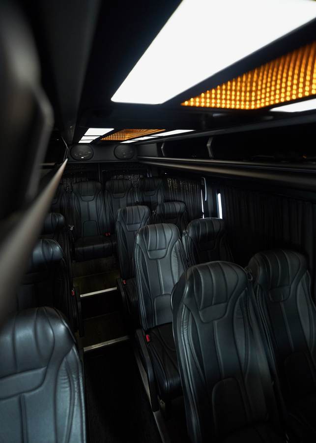 Mercedes-Benz Sprinter VIP — Экраны и столики